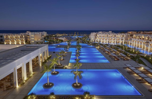 Seaside Serenity | 3 Poolside Rooms + Spa, Yoga, Tennis & Coral Reef Diving