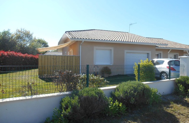 Seasonal rental in the Arcachon Basin, 50 m from the cycle path.