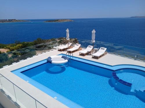 SeaWave Villas, By Hellocrete