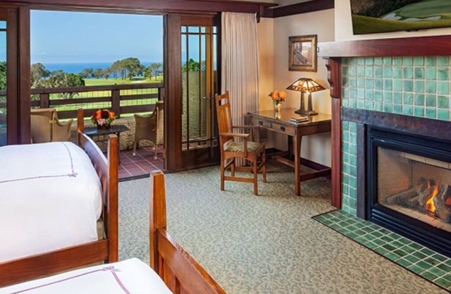 Secluded Oasis in Torrey Pines! Swimming Pool, Onsite Golf Course, Pets Allowed!