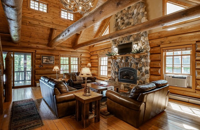 Secluded waterfront log cabin with game room, dock, fire pit & deck
