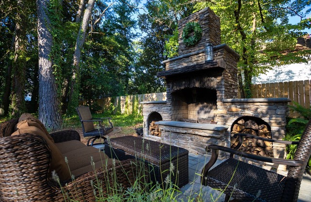 Secret Treasure-1.5 acres- Amazing Backyard!