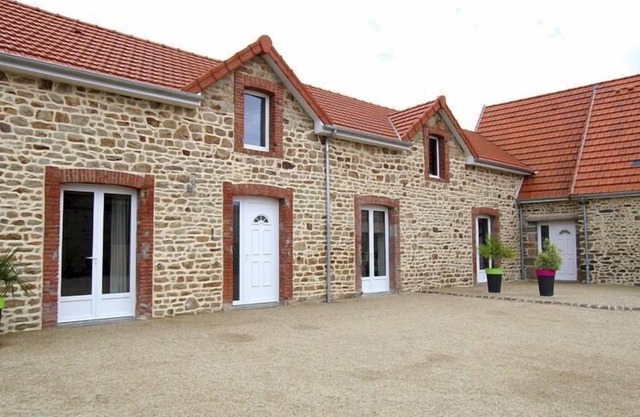 Semi detached house, Bacilly