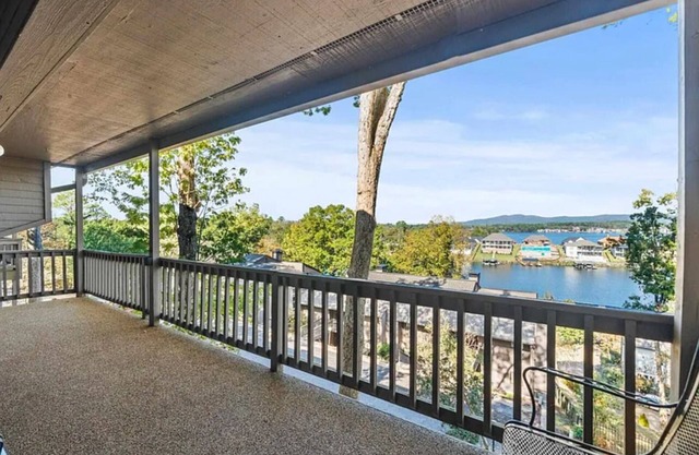 Serene 2BR Lake Condo With resort Amenities