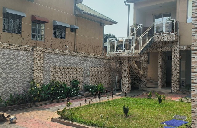 Serene 5-Bedroom Apartment in Kinshasa's 10ème Rue Limete-Résidentiel