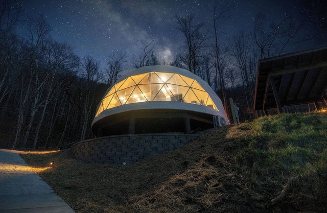 Serene and Private Luxury Dome with Amazing Mountain Range Views