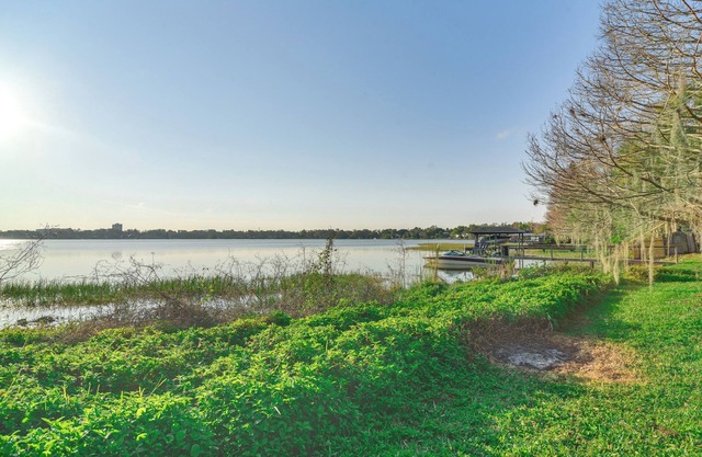 Serene Lake Views: Winter Haven Home