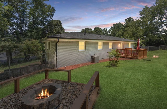 Serenity on Stroud: Fire Pit + Games + Fun