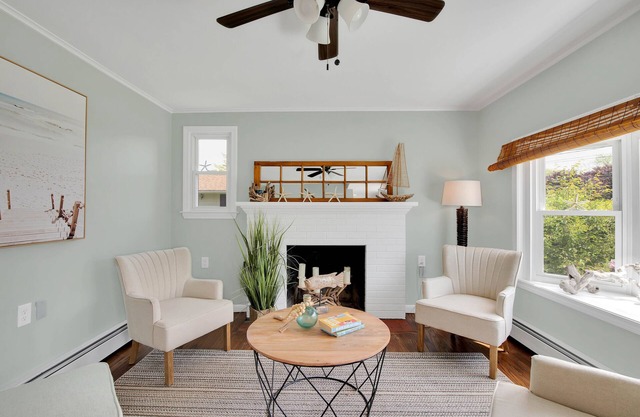 SHORE BEATS WORK @Cornfield Point Beach. Weekend Getaway.Family Friendly.