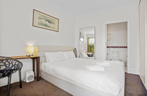 Simple Comfort - One bedder in South Yarra