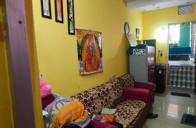 single room with attach bathroom ,kitchen ,air condition,free wifi .travel serv.