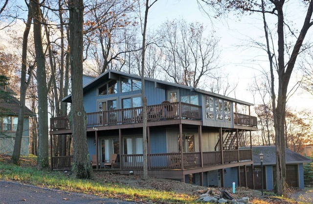 Ski in Ski out to a beginner slope.