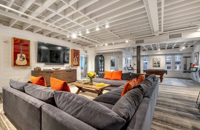 Skyline Suite Penthouse Rooftop 6BR by Maddox Hotel