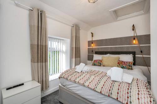 Sleeps 6 - 3 Doubles - 2 Baths - Free Parking