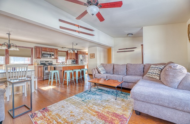 Small town living, walk to everything