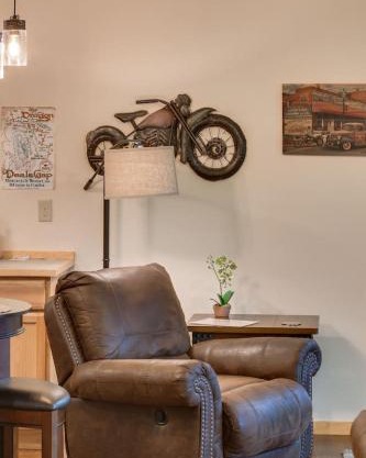 Smoky Mountain Basecamp Just 5 Mins to Harrah Casino