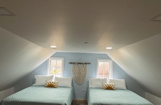 Snowmobiler’s Paradise at Highland Haven – Steps from the Trail!