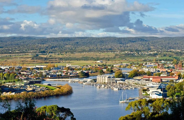 So Much to Do, So Little Time. 4 Bedroom 5 Bed, Old Charmer, 5 plus Star Views