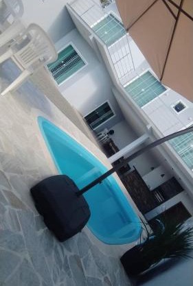 Sobrado em Piçarras com piscina