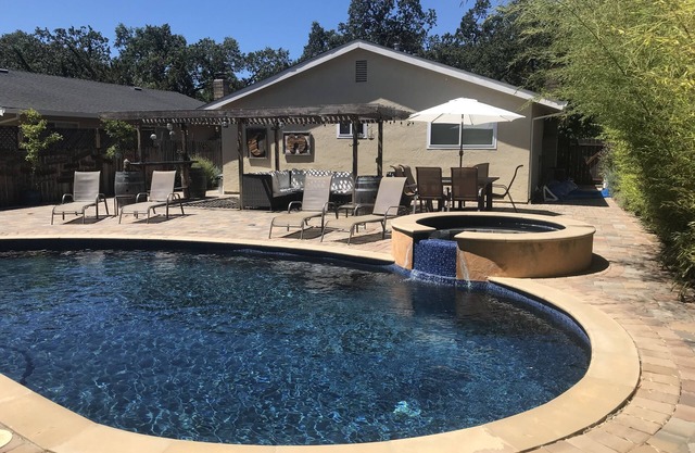 Sonoma Retreat w/Pool, Spa & Spacious Yard – Near Wineries & Sonoma Plaza