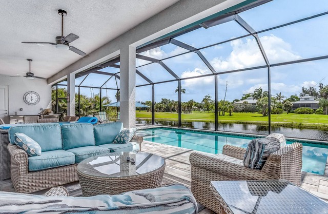 Sophisticated home with private pool & fast WiFi - walk & ferry to attractions