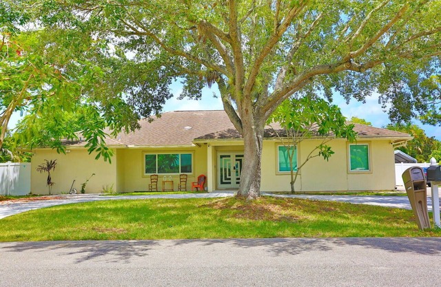 South Fl Modern Poolside Getaway Near Airprt & Beach