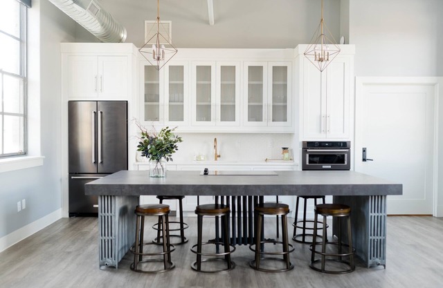 South Flat Luxury Suite - Full Kitchen, Adjustable King Bed, Full Bed in Loft