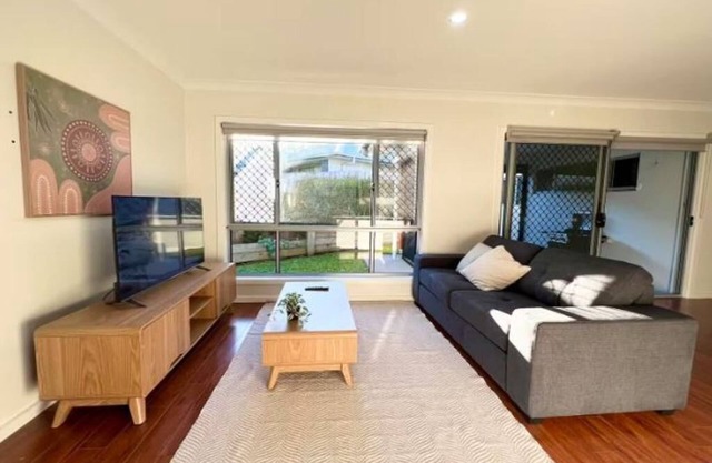 Space & Fun! One House with 2 Duplexes for rent!