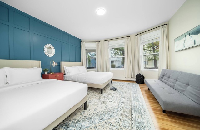 Spacious 10 BR 2 units duplex style near train to Downtown