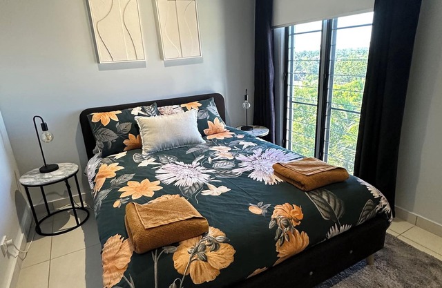 Spacious 2 Bedroom City & Ocean View Apartment