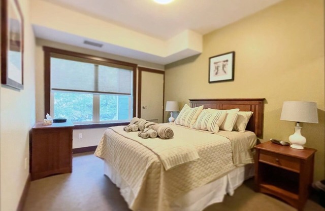 Spacious 3 Bdrm, 2 Bath Condo in Fernie! Walk to Downtown, Ski 6 mins away!