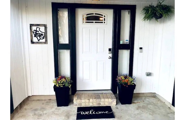 Spacious 3 BDRM for 9 - SA & NB