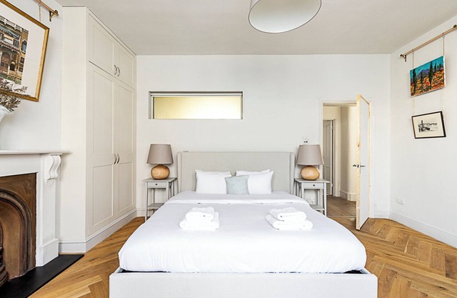 Spacious 3-Bedroom Garden Apartment in Charming Brackenbury Village, London