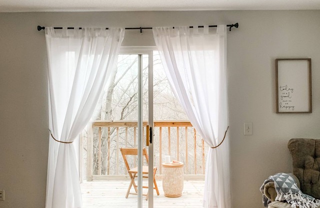 Spacious 3 BR Near Downtown S. Haven – 7 Min Drive