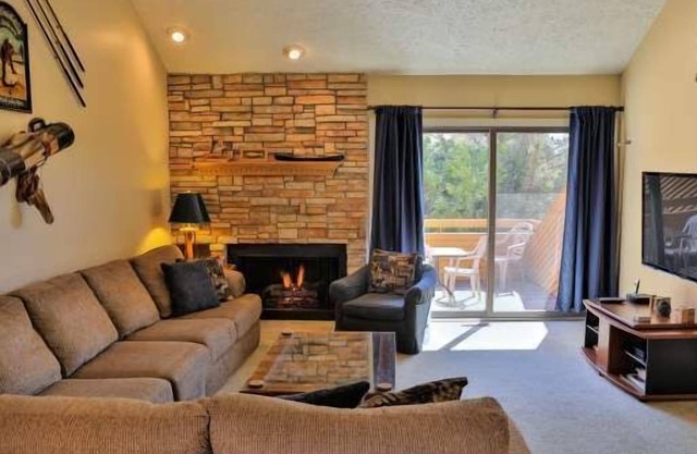 Spacious, 3 Level Trout Creek Condo #2 - 5 bedrooms, 3.5 baths. Close to Fitness Center & Pool.