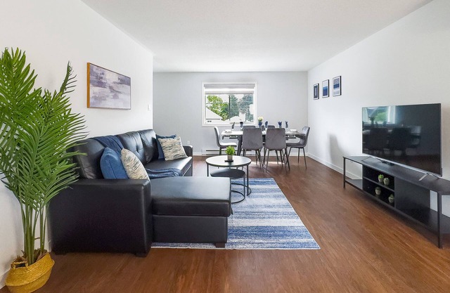 Spacious 3BR Winter Getaway w/Parking—Bobcaygeon