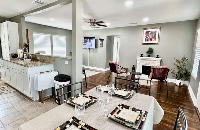 Spacious 3BR Woodlawn Home Med Center Area Extended Stay Wi-Fi W/D SA