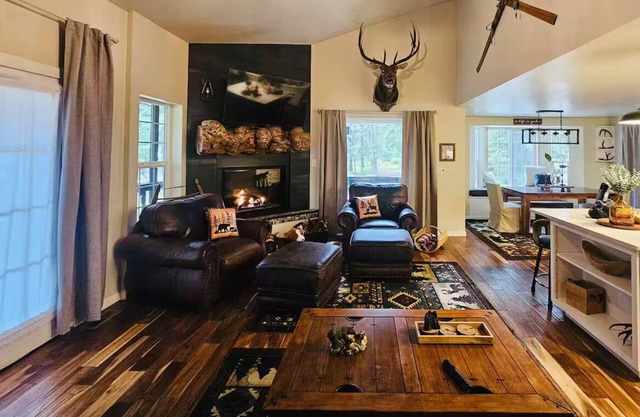 Spacious 4 Bed + Lakes + ATV trails!