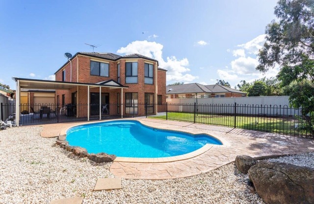 Spacious 4-Bedroom Family Retreat with Pool at Tarneit