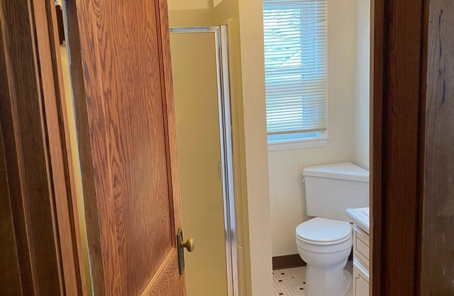 Spacious 4-bedroom house ready for NFL draft. Only 6 miles from the Stadium