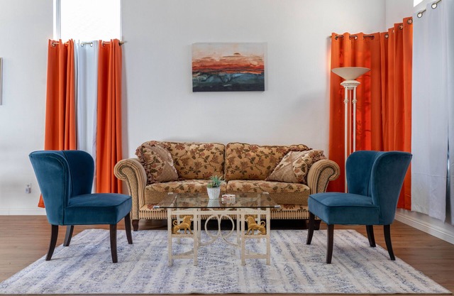 Spacious 4-bedroom house with AC and WiFi in charming Fontana