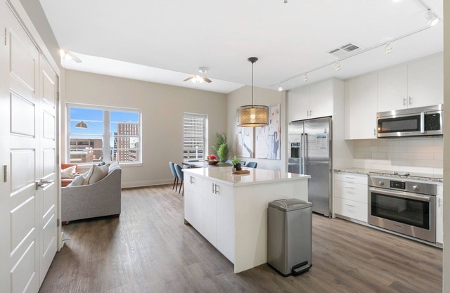 Spacious 4B Oasis steps from French Quarter