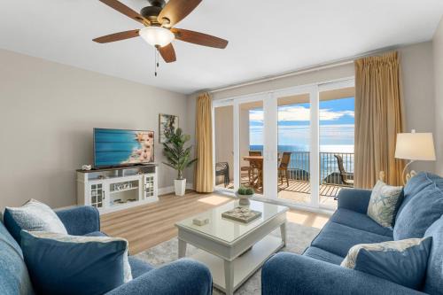 Spacious 4BD Gulfview Resort Condo! 5 Pools! Free Beach Chairs! By Dolce Vita Getaways