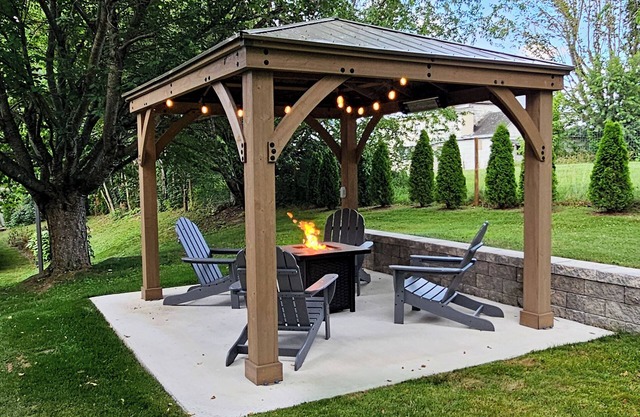 Spacious 4BR House near VT and Downtown w/Gazebo