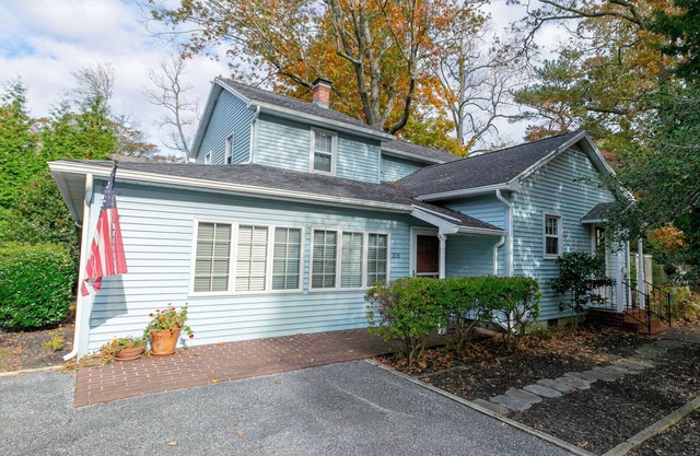 Spacious 5-Bed Beach Cottage in The Pines – Walk to Shops, Dining & Beach!