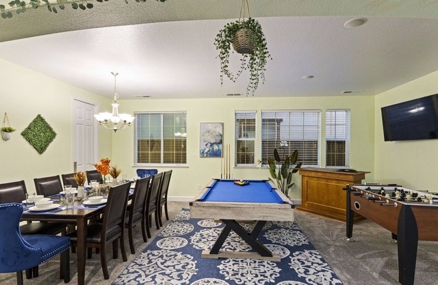 SPACIOUS 5BD HAVEN—POOL TABLE, BBQ, MOVIE THEATRE, FIRE PIT, GAMES+