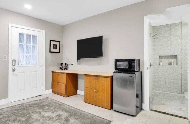 Spacious 6-bedroom villa on hills with breathtaking LA skyline and city views