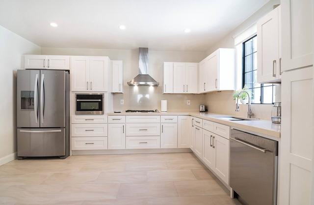 Spacious 6BR Home with BBQ & Yard Beverly Hills Adj