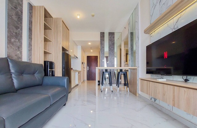 Spacious And Homey 2Br At Sky House Bsd Apartment
