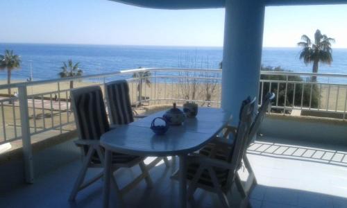 Spacious Apartment in Águilas with Sea View and Pool